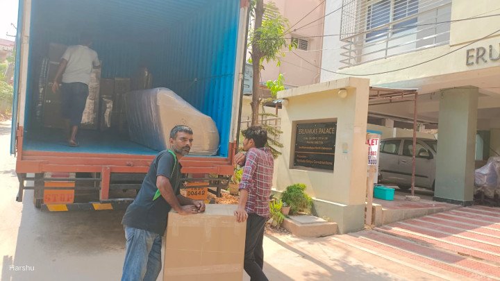 How Students Can Move From Home to Hostel Without Overspending
